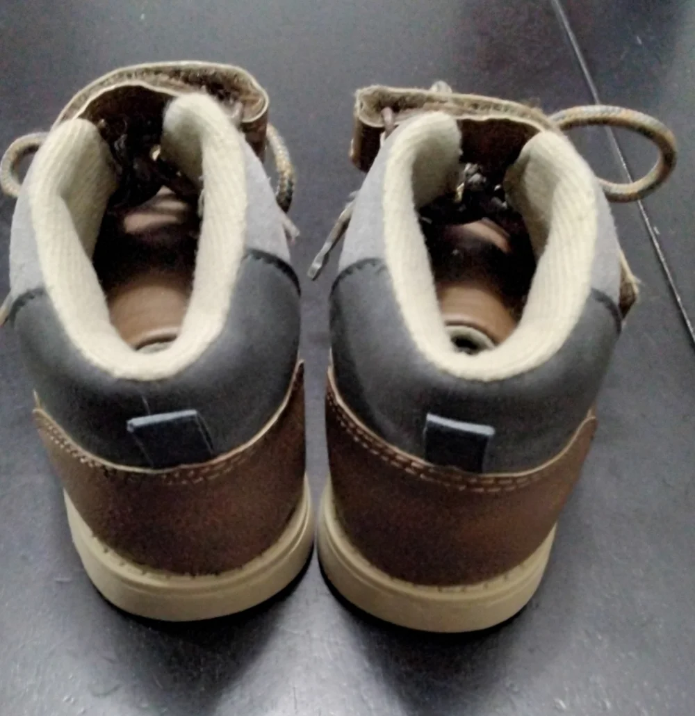 Carters Kim Unisex Boot For Kids   Size 7